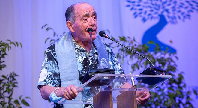 L’artiste El Seed à la cérémonie de remise des diplômes de la ...