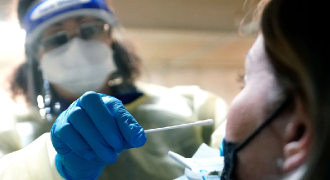 covid-19-loms-enregistre-un-record-absolu-de-nouveaux-cas-quotidiens-dans-le-monde