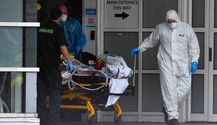 Plus de 200 000 cas recensés en vingt-quatre heures au Royaume-Uni