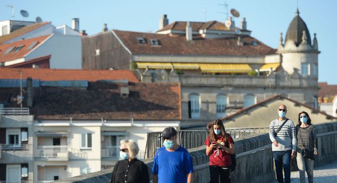 espagne-lincidence-du-coronavirus-grimpe-a-885-cas-pour-100-000-personnes