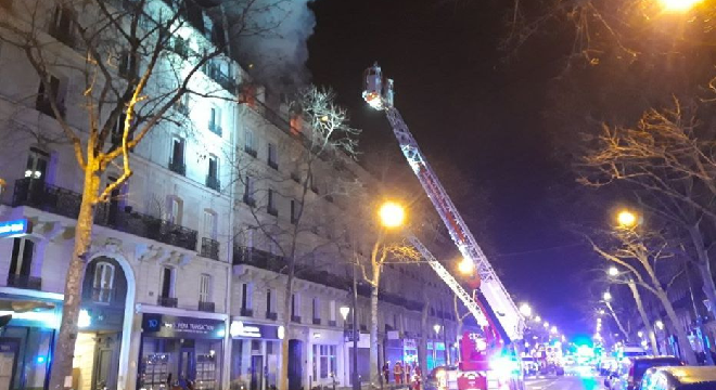 paris-au-moins-deux-morts-dans-un-important-incendie-boulevard-voltaire
