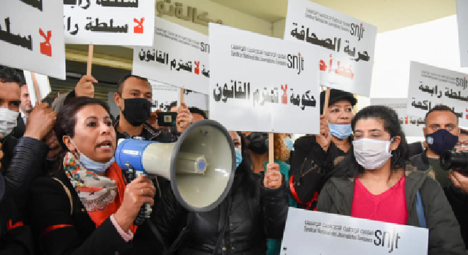 les-journalistes-protestent-devant-les-locaux-de-la-tap