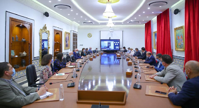 Recours au confinement général ciblé maintenu, interdiction stricte des déplacements entre les régions