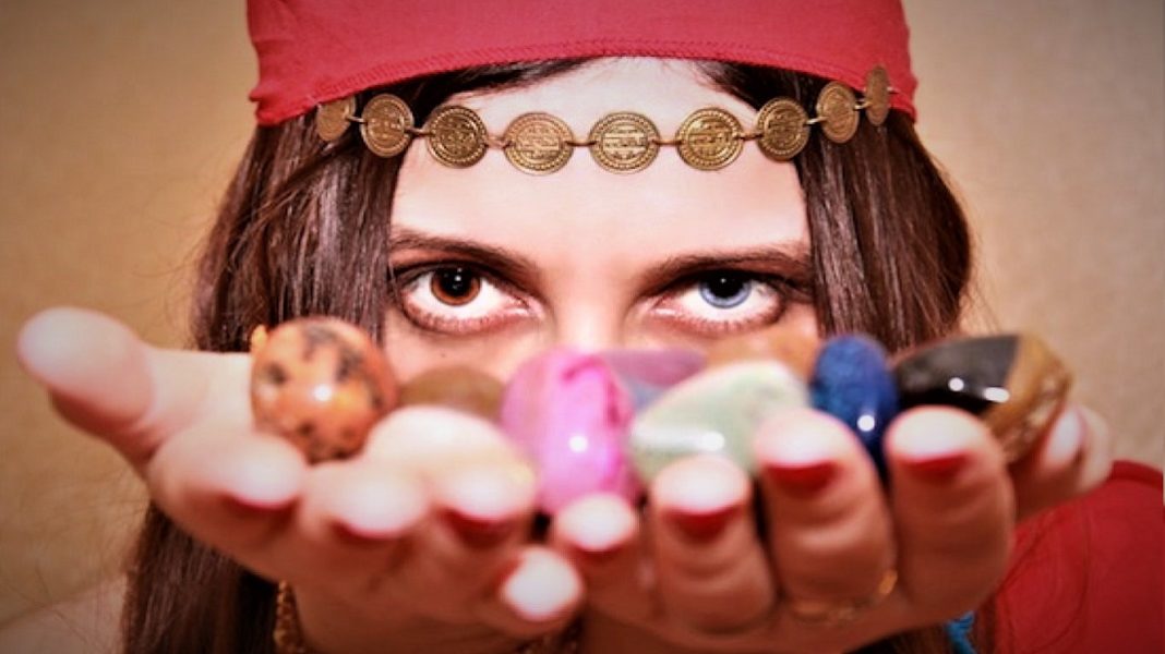 Voyance via les centres d'appels- est-ce de l’assistance psychologique ou de l'arnaque à 100 pour cent-une opératrices dénonce