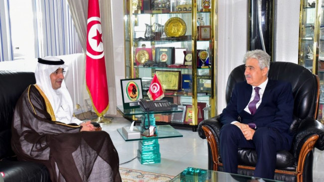 Le ministre de la Défense reçoit l'ambassadeur de l'Arabie en Tunisie