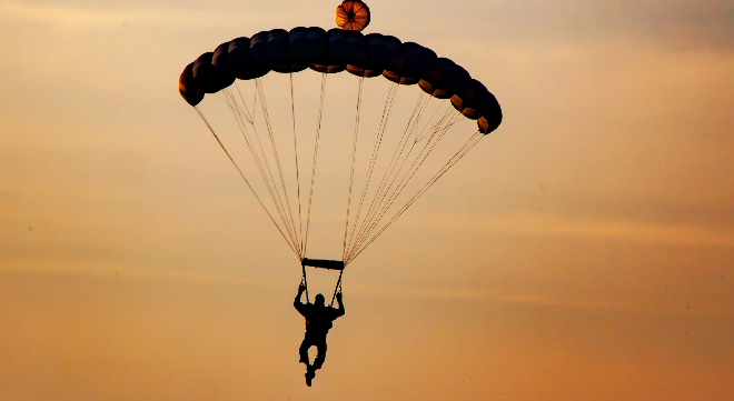 Tozeur : 1er festival du saut en parachute, du 23 octobre au 27 novembre