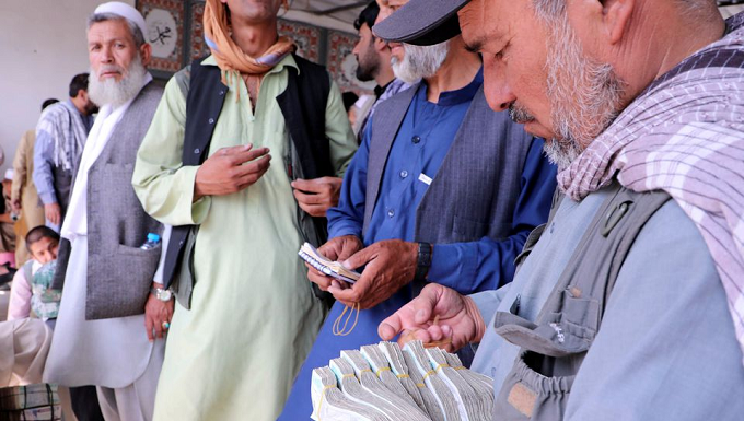 EXCLUSIF… L’ONU met en garde contre l’effondrement « colossal » du système bancaire afghan