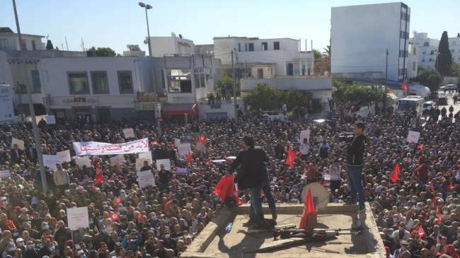 Mille manifestants au Bardo