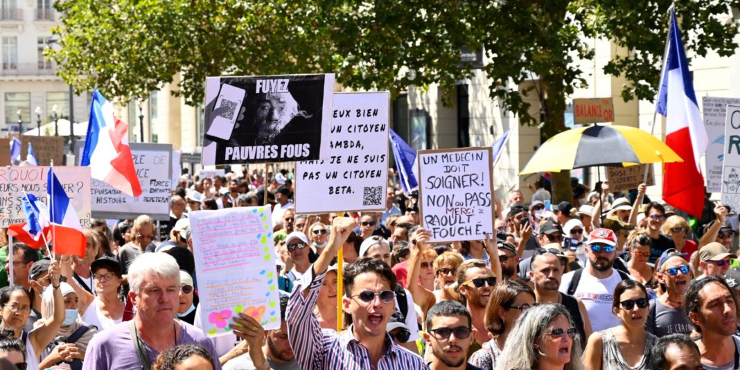 Sixieme-mobilisation-anti-pass-sanitaire-en-France-la-participation-de-nouveau-en-baisse