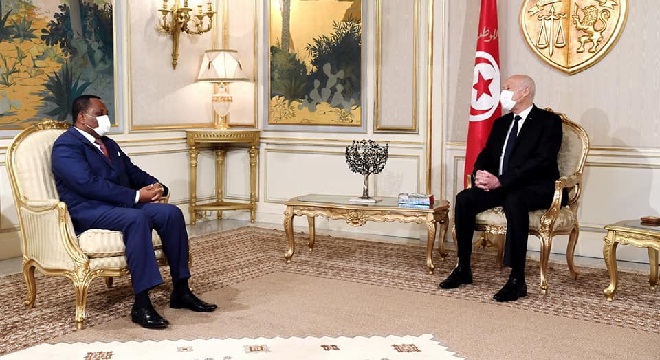 le-chef-de-letat-recoit-le-ministre-congolais-des-ae