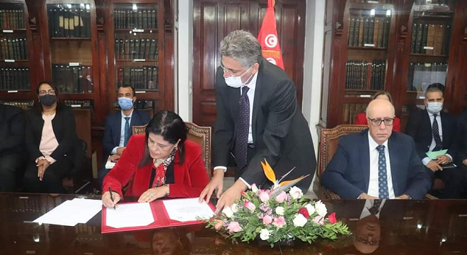 signature-dune-convention-entre-le-ministere-des-finances-et-la-banque-centrale-sur-le-transfert-des-fonds-au-tresor-public