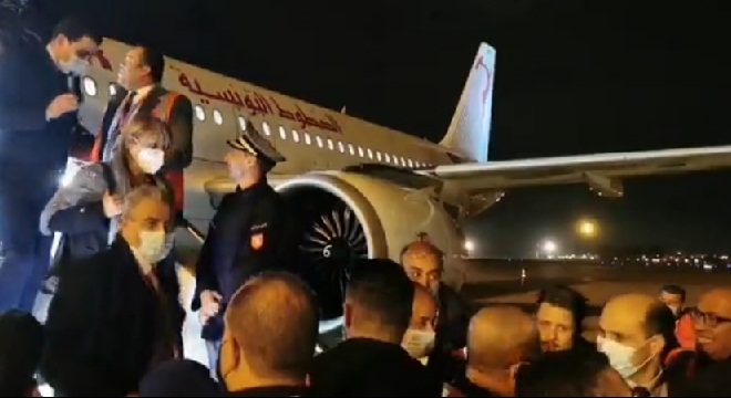 le-nouvel-avion-a320-neo-atterrit-a-laeroport-tunis-carthage