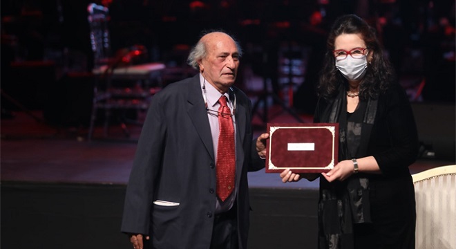 quatre-poetes-tunisiens-primes-par-la-chaire-abou-el-kacem-chebbi-pour-la-poesie-2021