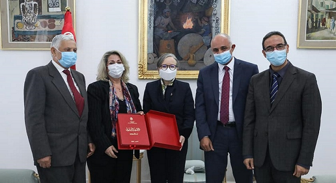 najla-bouden-recoit-le-rapport-annuel-du-comite-general-du-controle-des-depenses-publiques