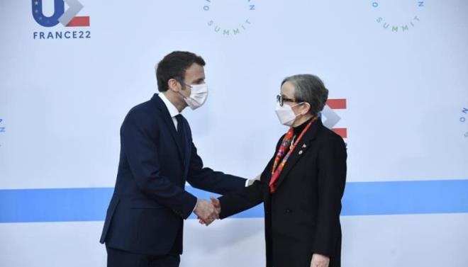 Najla Bouden à One Ocean Summit accueillie par Emmanuel Macron à Brest