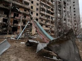 Ukraine: les autorités ukrainiennes font état de 198 civils tués depuis le début de l’invasion russe