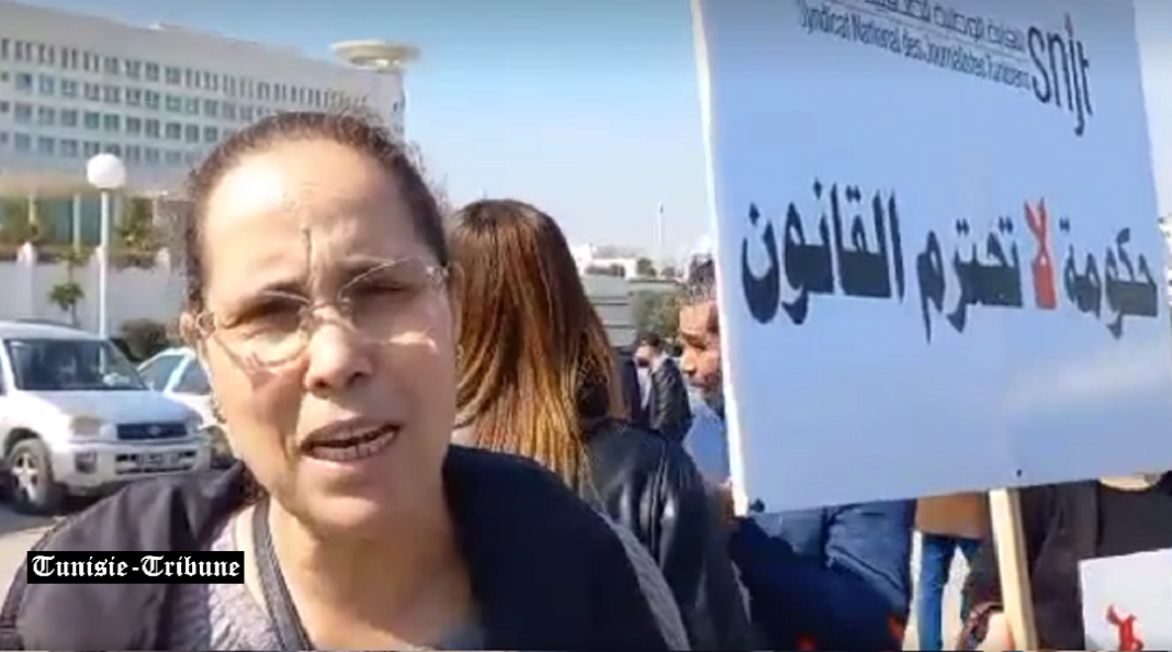 Manifestation de journalistes pout la liberté d'expression devant la Télévision Nationale