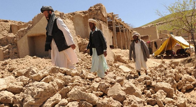 séisme fait au moins 950 morts