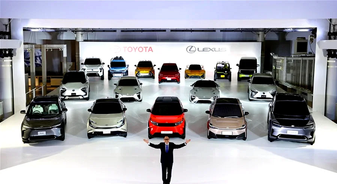 Le plus grand constructeur automobile du monde ne semble pas convaincu de l’avenir du tout-électrique