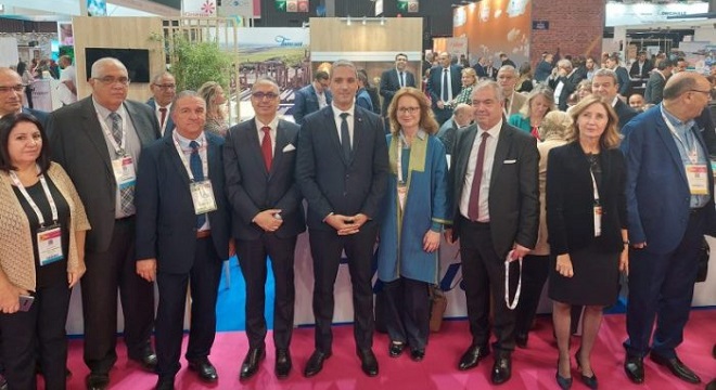 le-ministre-du-tourisme-inaugure-laile-de-la-tunisie-au-salon-du-tourisme-a-paris