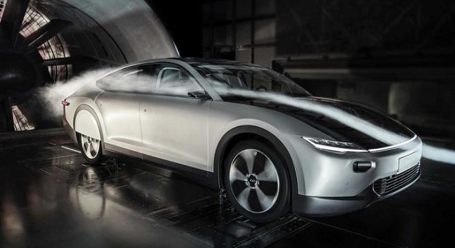 voici-la-voiture-la-plus-aerodynamique-au-monde-et-elle-fonctionne-a-lenergie-solaire