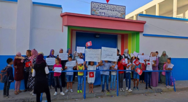 parents d'élèves ferment une école