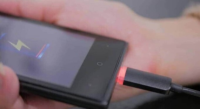 pourquoi-il-ne-faut-pas-charger-son-smartphone-durant-la-nuit