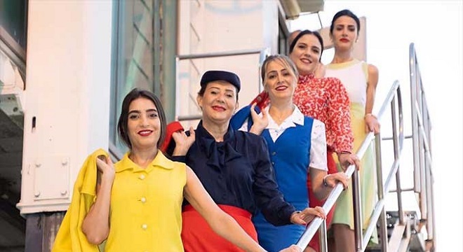 tunisair-fete-ses-74-ans-les-hotesses-de-lair-en-tenue-vintage-photos02