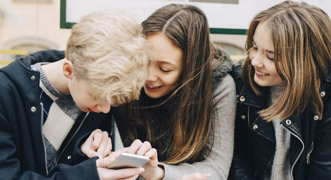 Meta introduit de nouvelles restrictions sur la pub destinée aux ados