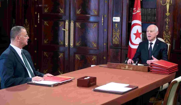 Saïed appelle le ministre de la santé à ouvrir les dossiers