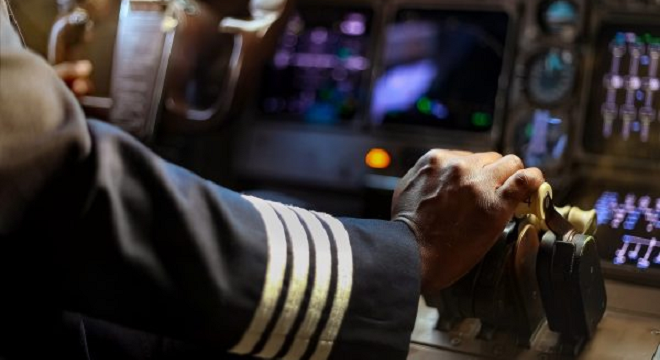 des-passagers-emirates-a-destination-de-la-nouvelle-zelande-supportent-un-vol-de-13-heures-pour-atterrir-a-dubai-laeroport-de-depart