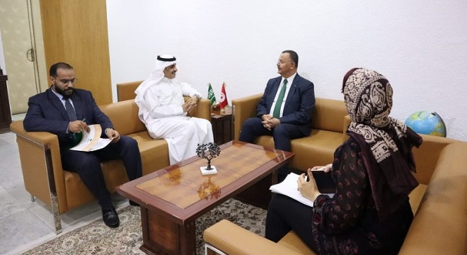 L’état d’avancement de l’hôpital du roi Salman Ibn Abdelaziz à Kairouan au centre d’un entretien entre le ministre de la Santé et l’ambassadeur saoudien