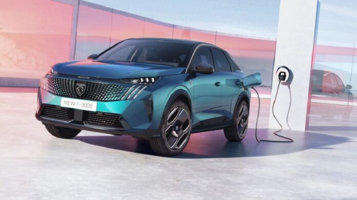 Le nouveau PEUGEOT E-3008 en avant-première mondiale au Salon de l’Automobile de Zurich