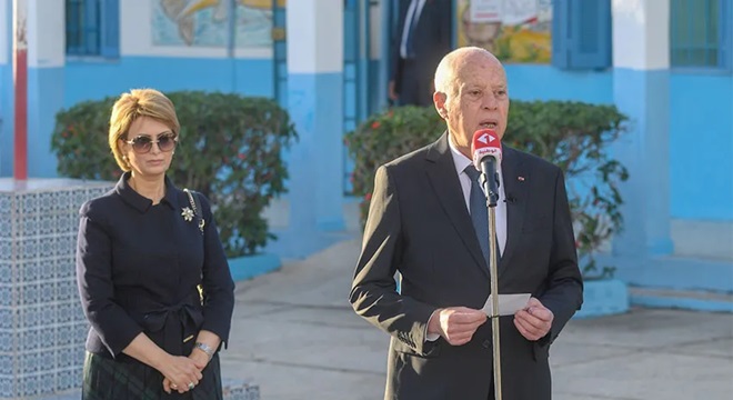 Kais Saïed et son épouse votent