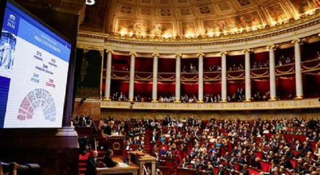 La nouvelle loi immigration instaure une distinction entre Français et étrangers pour toucher des prestations sociales