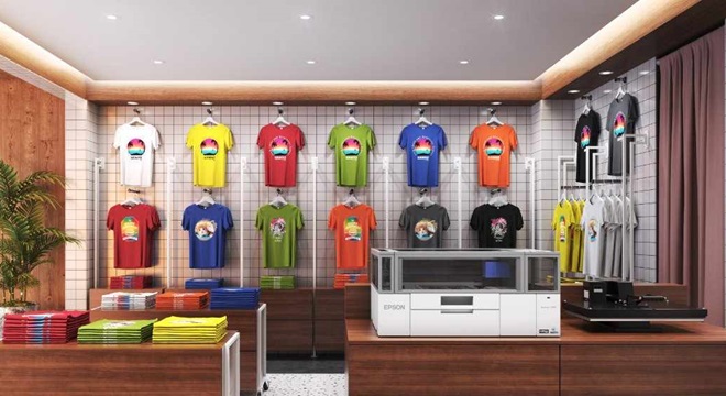 Epson est la première marque à commercialiser une imprimante DTG d’entrée de gamme avec encre blanche pour les tissus foncés