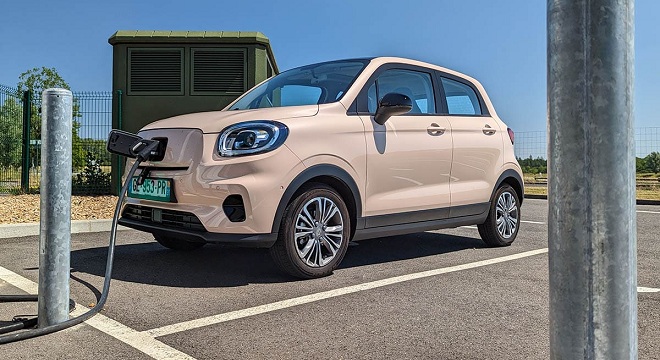 FILE PHOTO: China Securities Regulatory Commission in Beijing