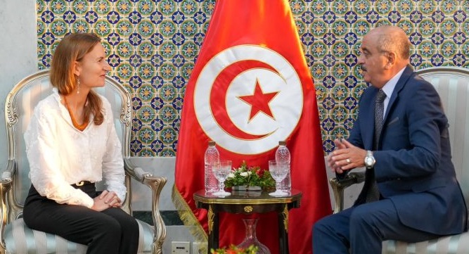 Le ministre des Affaires Etrangères reçoit l’ambassadrice de France en Tunisie