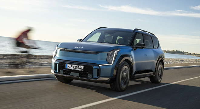 kia-ev9-gtline-bluematte-dynamic-hires-001