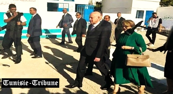 elections-presidentielles-de-2024-kais-saied-et-son-epouse-au-bureau-de-vote