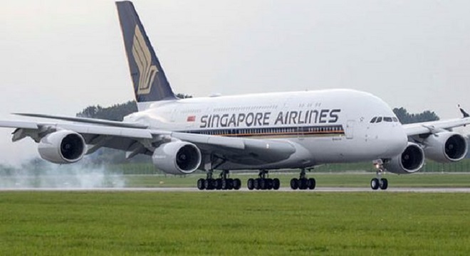 les pilotes de Singapore Airlines oublient le frein, l'avion fait marche arrière