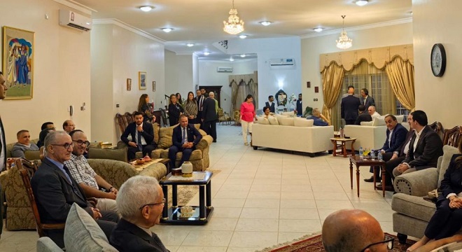 Le ministre des Affaires étrangères rencontre la communauté tunisienne au Qatar