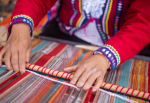 آeuf lauréats primés aux concours nationaux de tissage et de création artisanale