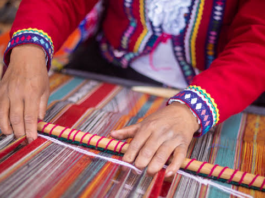 آeuf lauréats primés aux concours nationaux de tissage et de création artisanale