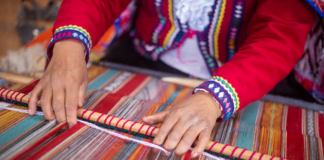 آeuf lauréats primés aux concours nationaux de tissage et de création artisanale